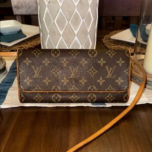 Authentic Louis Vuitton Twin Pochette GM